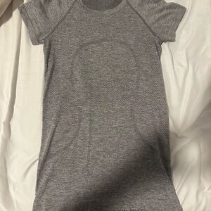 lululemon athletica Gray Short Sleeve Tee
